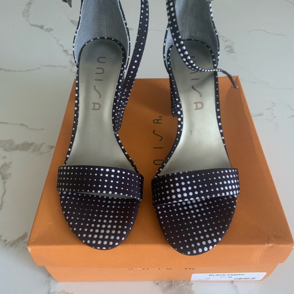 Black & White polka dot sandal. Size 7.5 - Picture 2 of 4